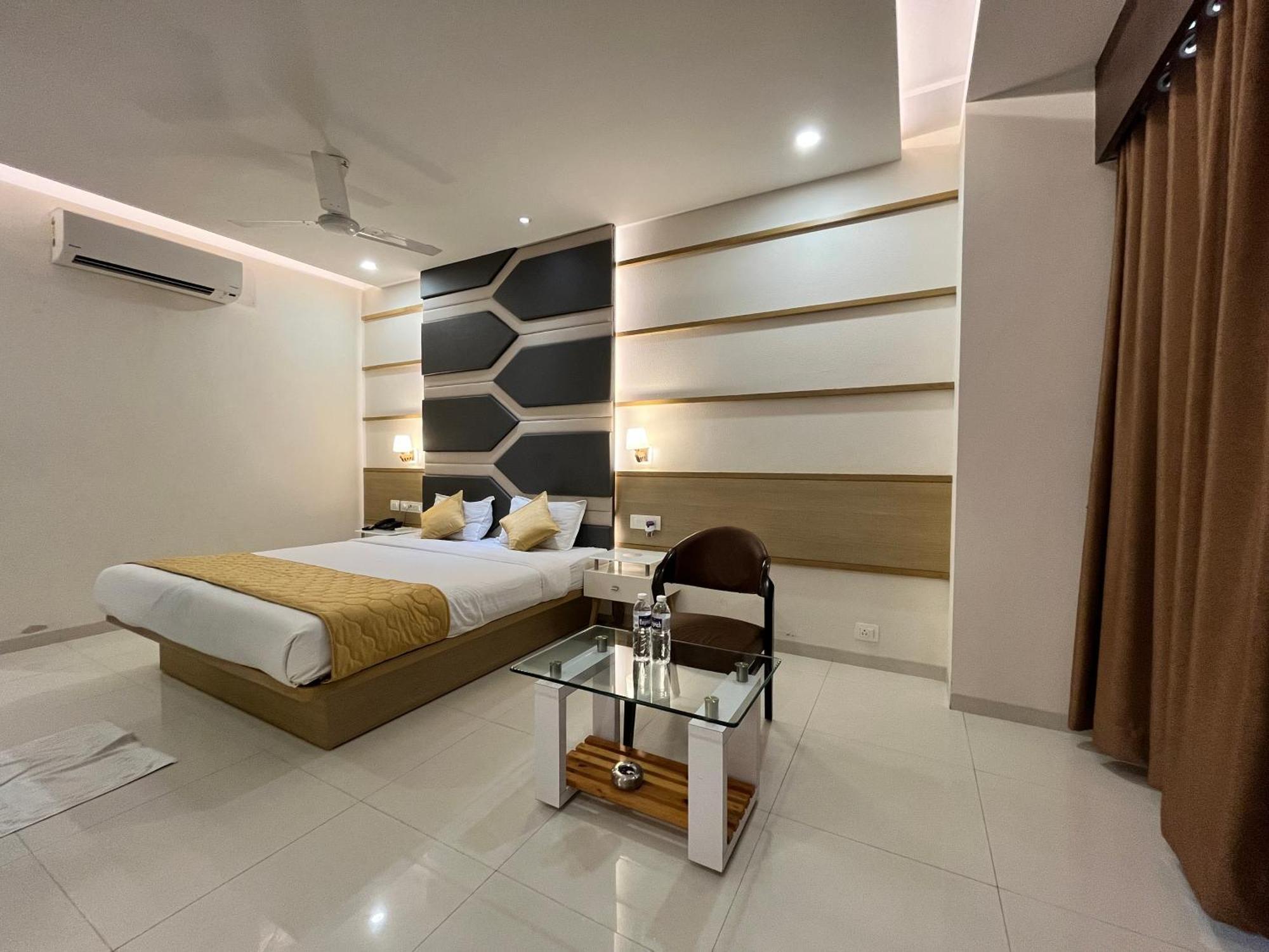 Hotel Grand Darshan Vadodara Exterior photo