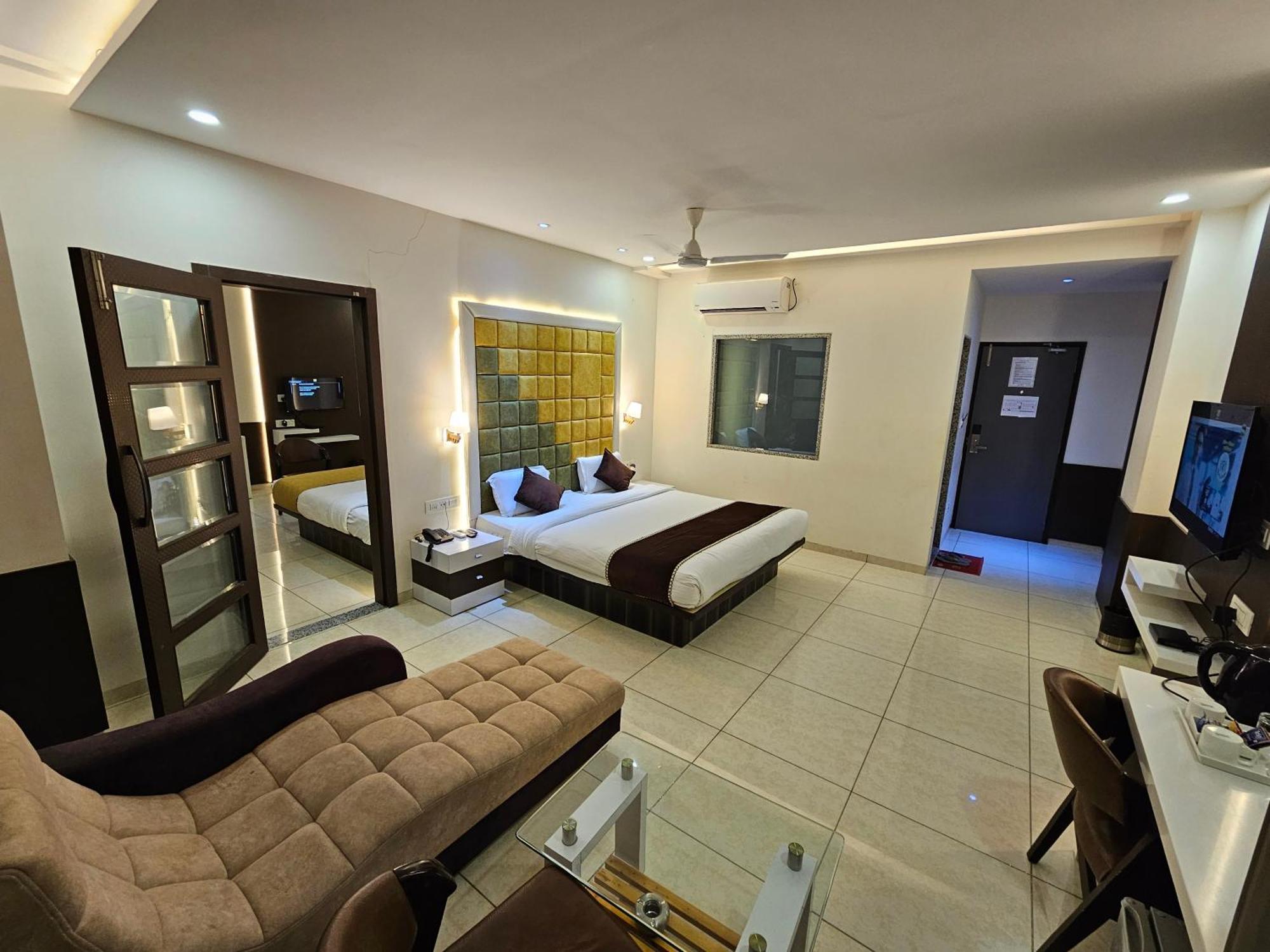 Hotel Grand Darshan Vadodara Exterior photo